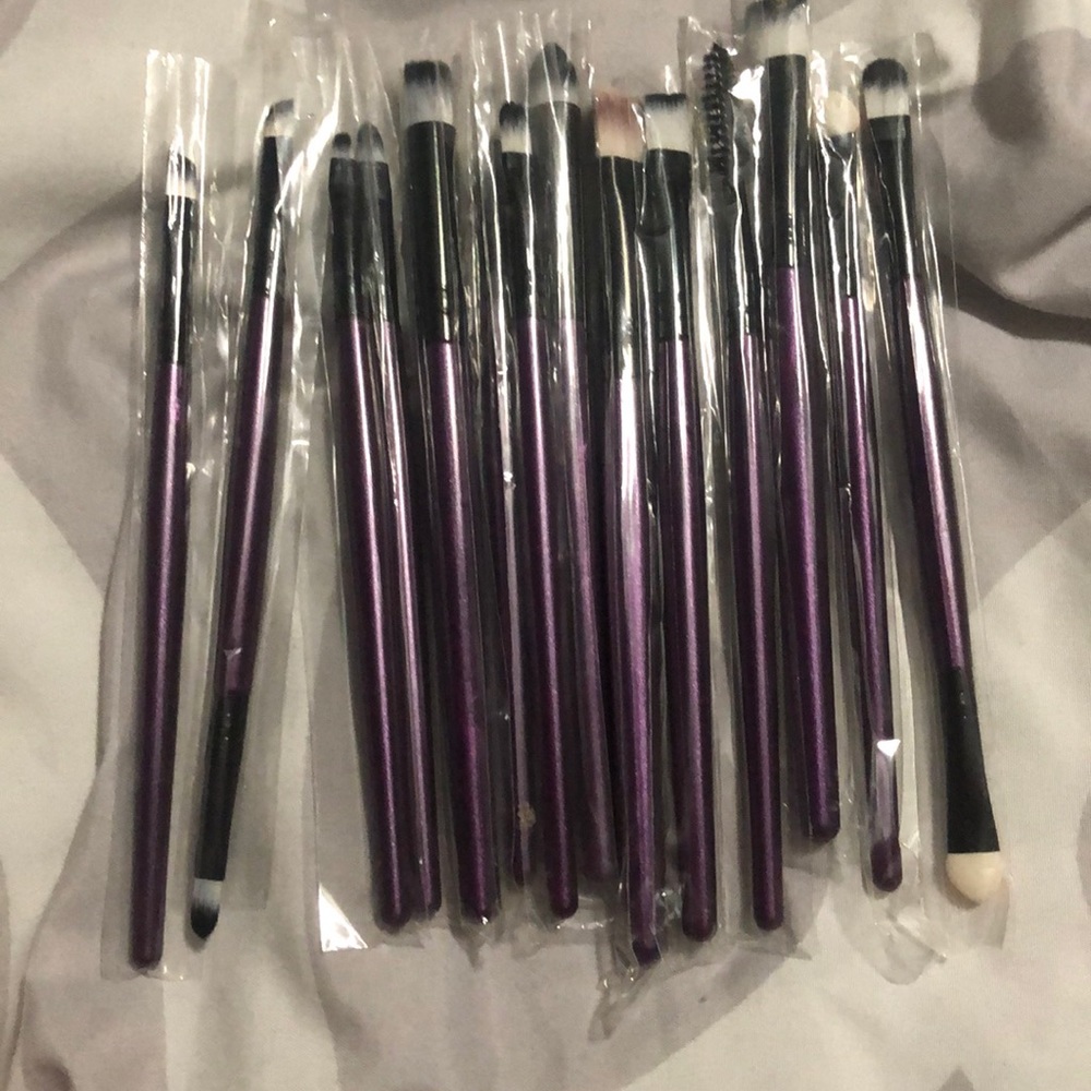 makeup brushes 2/$10💰